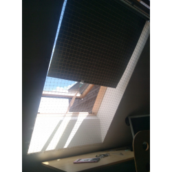 Schutznetz für Fenster und Balkon ohne Bohren montierbar